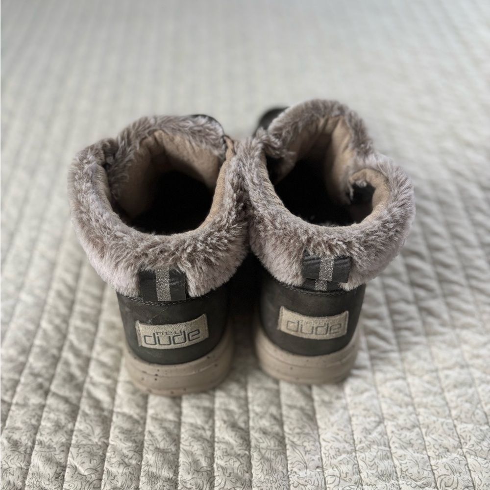 Women’s HeyDude Eloise, real Leather Gray Fur-Lined winter Boots - Picture 3 of 5